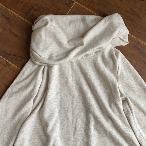 Light grey/white turtle neck - Picture 2 of 2